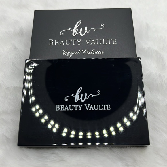 Beauty Vaulte Regal Palette, 6 Shade Mini Eyeshadow Palette, Pressed Pigments - Picture 4 of 5